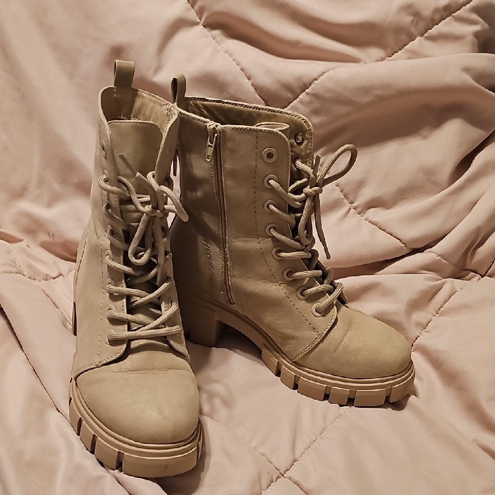 Women's Tan Lace-Up Ankle Boots